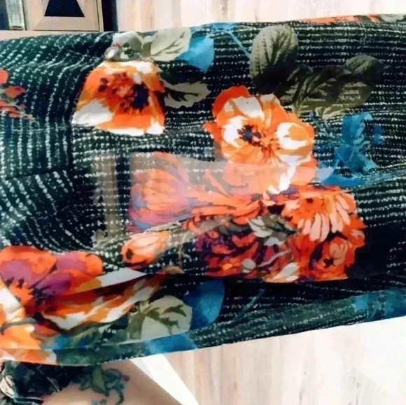 Alyx women's size 1x poncho style black/red flower shear arm top - Picture 8 of 10